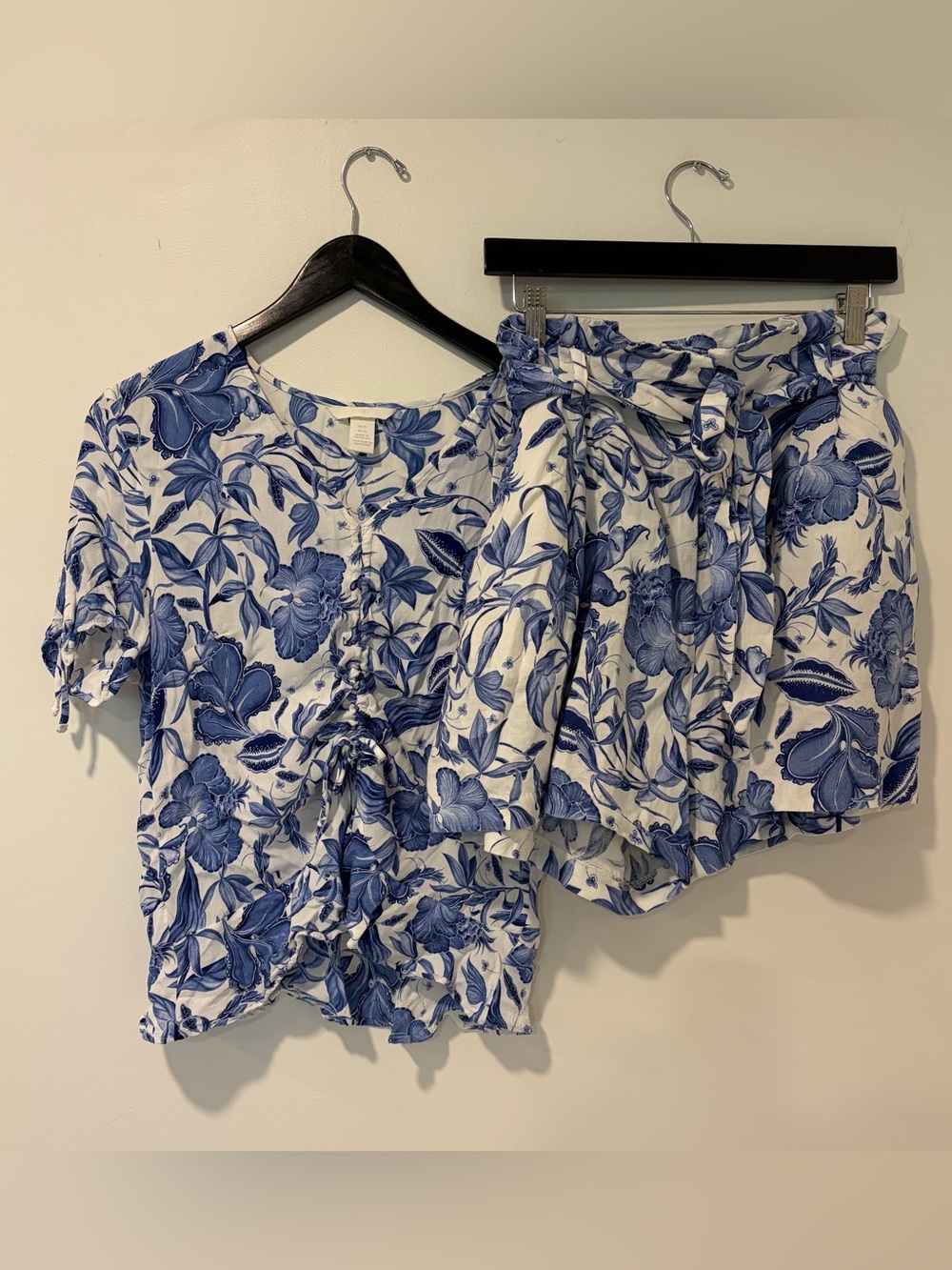 H&M Blue/White Floral Paper Bag High Waisted linen Shorts set 10
